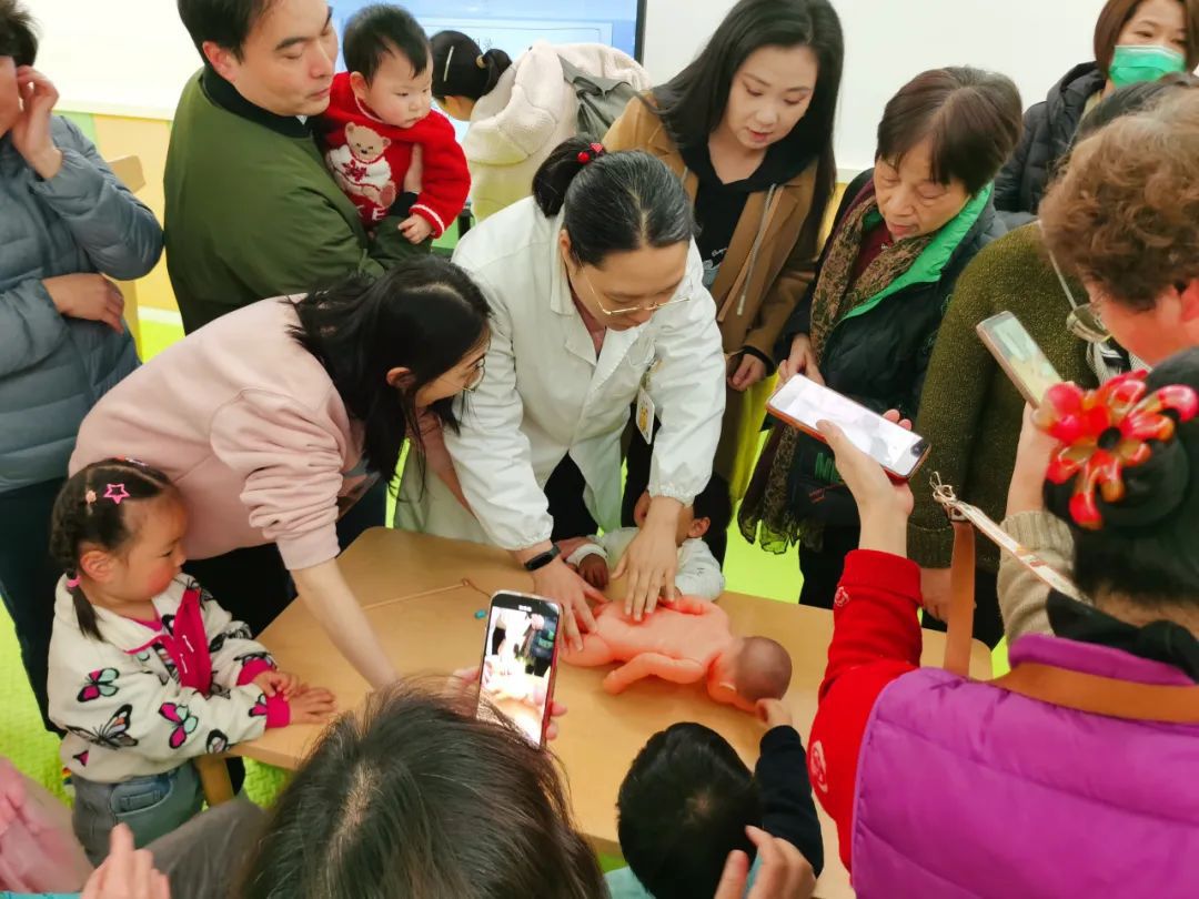 星空体育：儿童友好亲子行！普陀这里免费获得“保健 早教”的乐趣(图2)